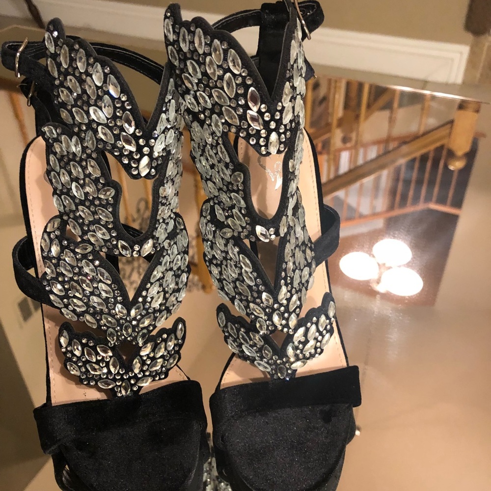 Shoes - Picture 2 of 5